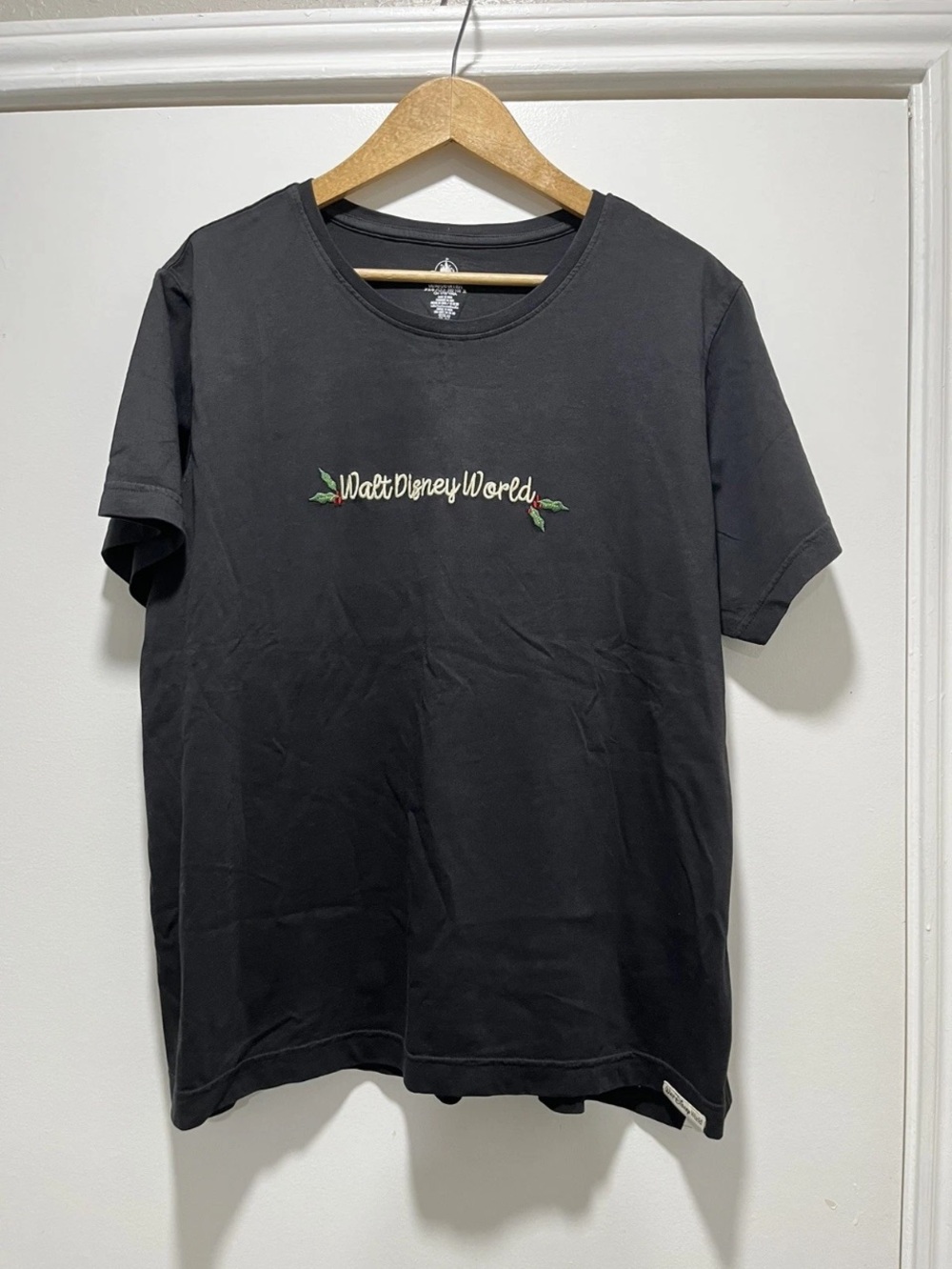 NEW DISNEY 2025 CHRISTMAS HOLIDAY LARGE TIS THE SEASON Black T-Shirt
